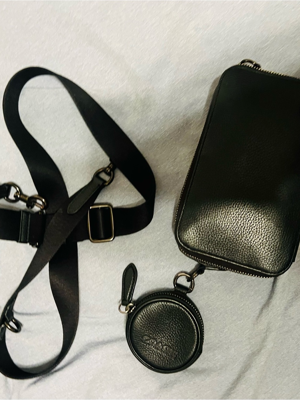 Coach black leather crossbody bag with pebbled texture - Picture 2 of 7